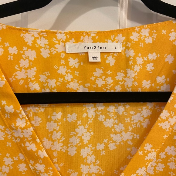 Yellow with white flower blouse - Picture 2 of 3